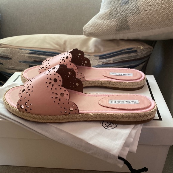 Tabitah Simmons Bobbin slides scallops perforated - Picture 3 of 7